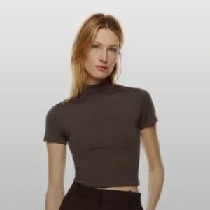 Aritzia Babaton Contour Mockneck Shortsleeve